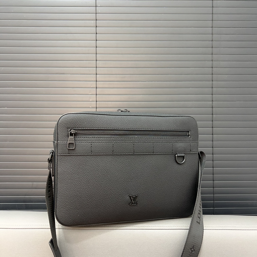 Louis new arrival men and women bag size: 22 x 29cm