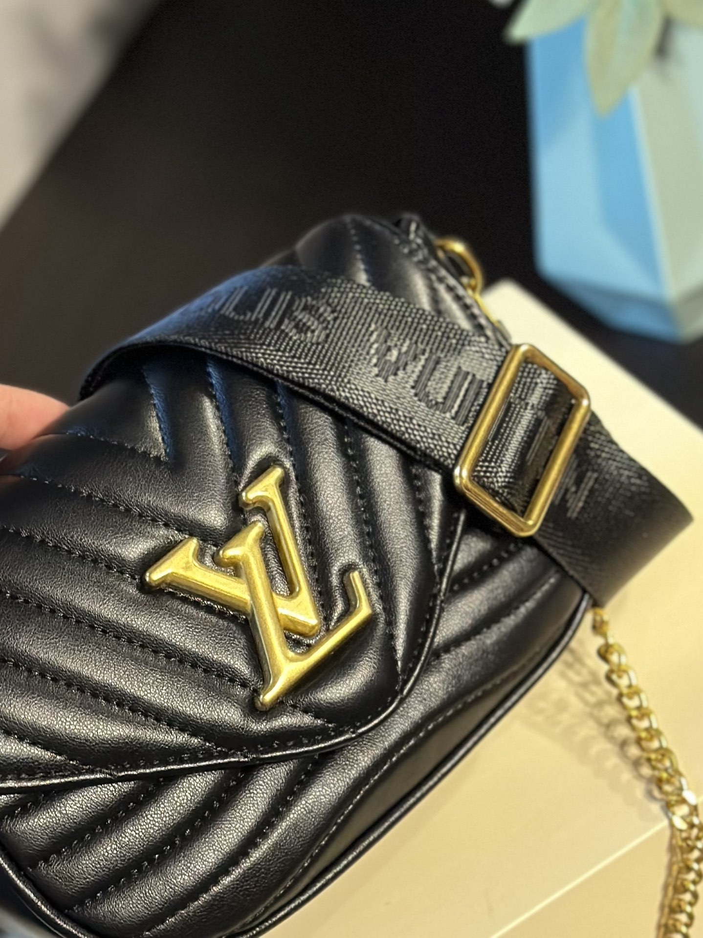 louis-multi-pochette-new-wave-size-21x13x6-5cm-2391