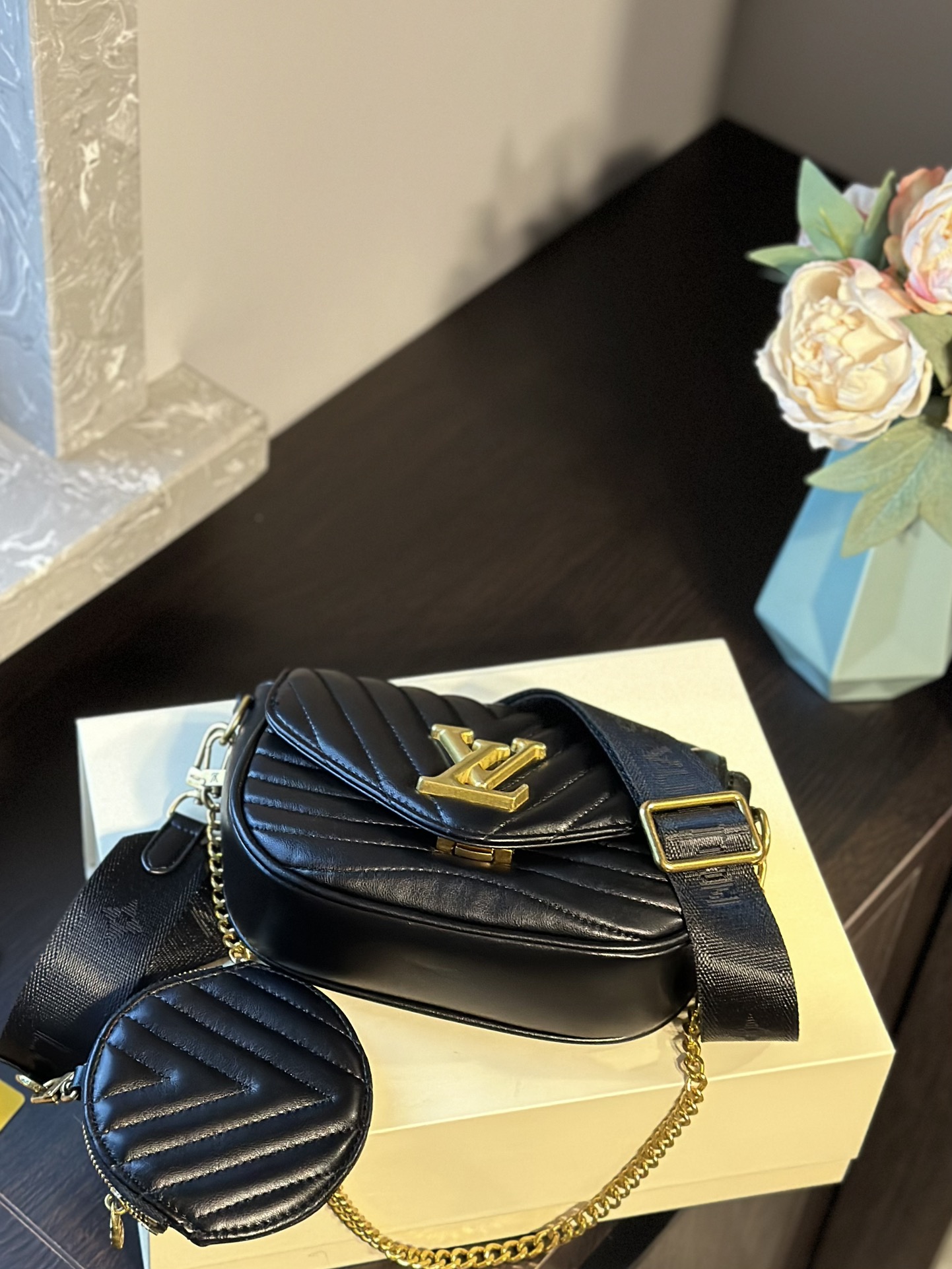 louis-multi-pochette-new-wave-size-21x13x6-5cm-2391