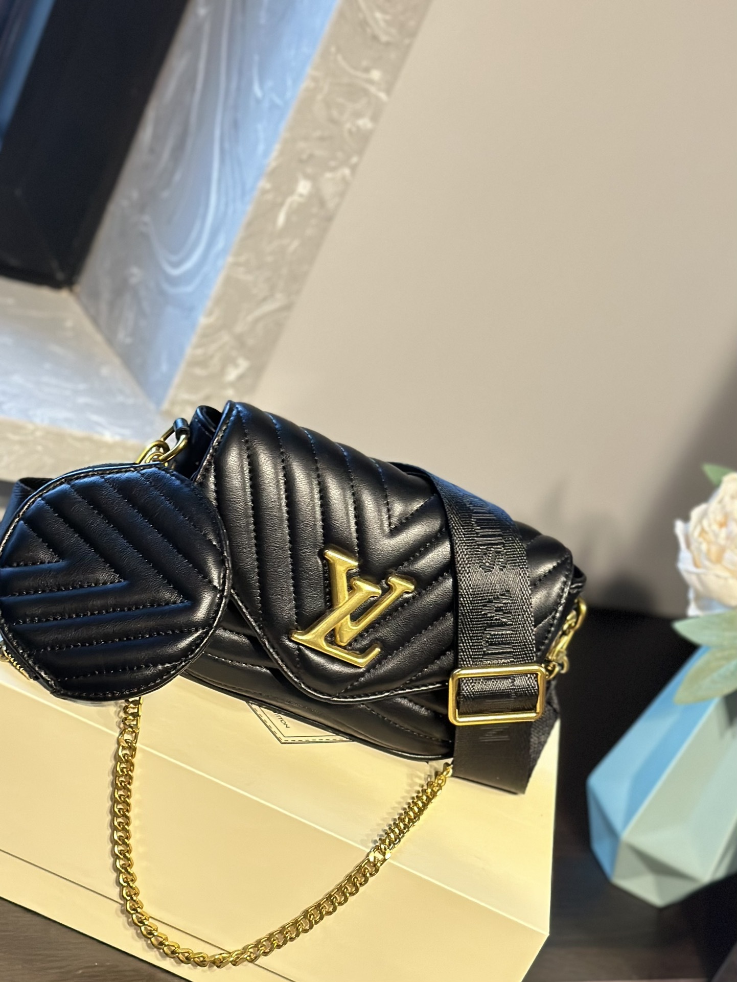 louis-multi-pochette-new-wave-size-21x13x6-5cm-2391