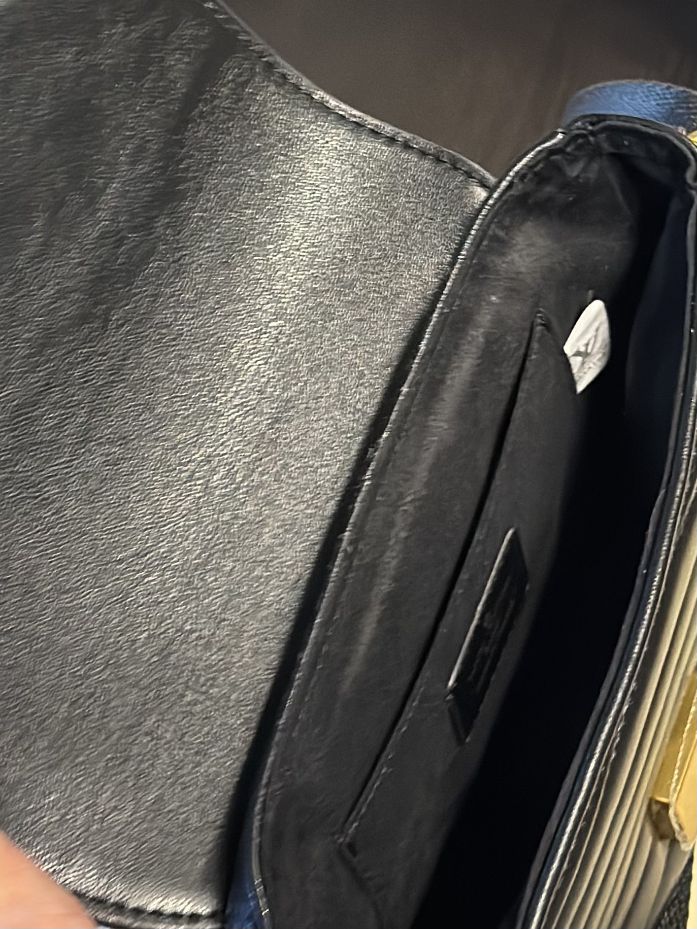 louis-multi-pochette-new-wave-size-21x13x6-5cm-2391