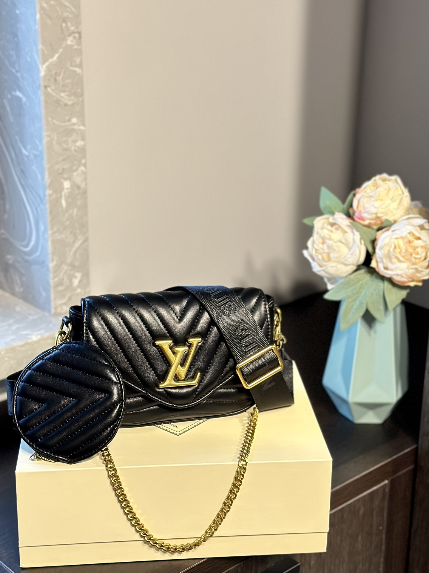 louis-multi-pochette-new-wave-size-21x13x6-5cm-2391