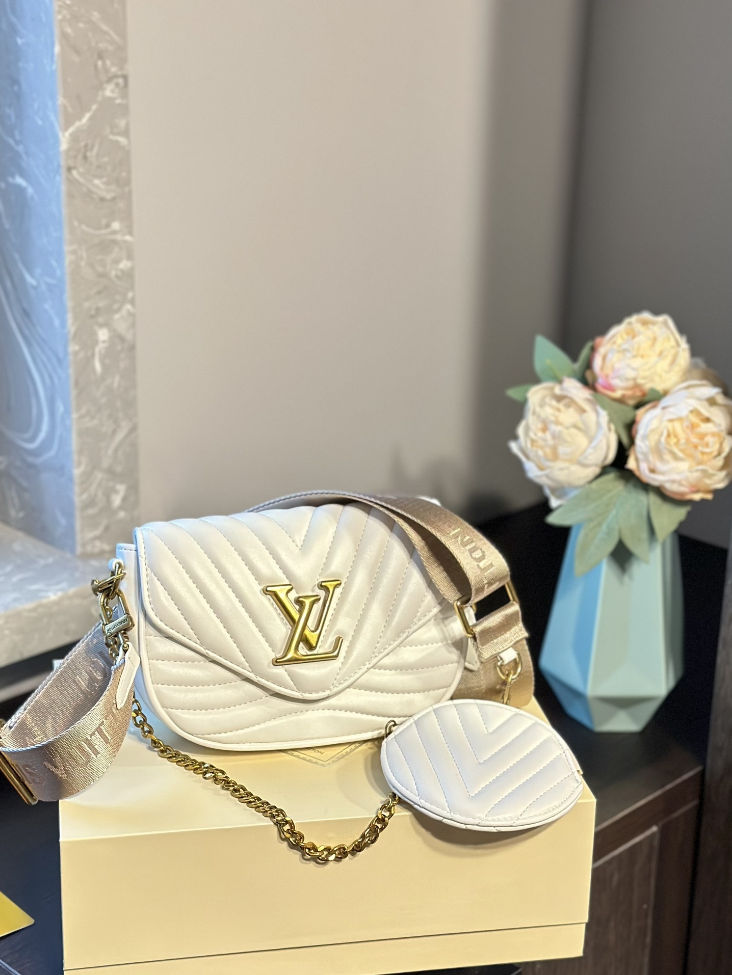 louis-multi-pochette-new-wave-size-21x13x6-5cm-2391