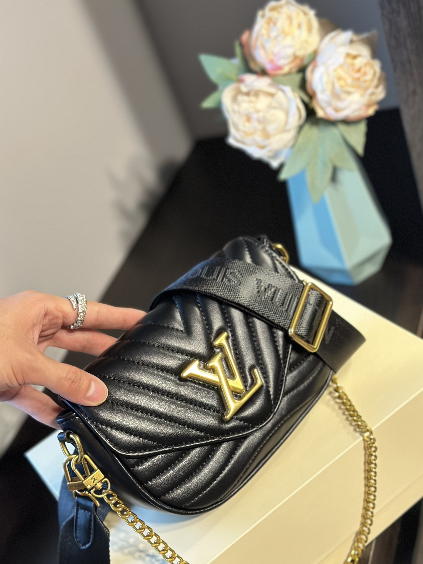 louis-multi-pochette-new-wave-size-21x13x6-5cm-2391