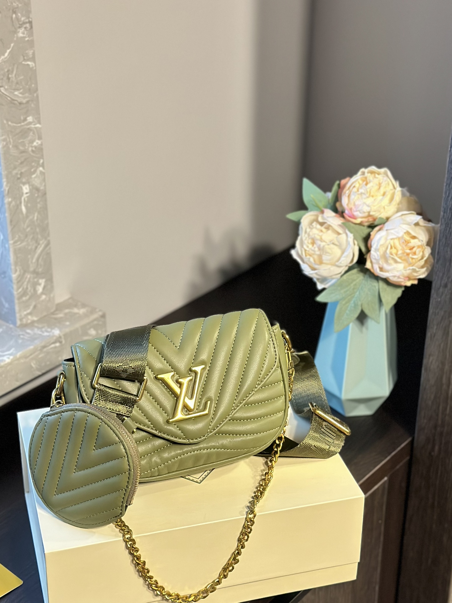 louis-multi-pochette-new-wave-size-21x13x6-5cm-2391