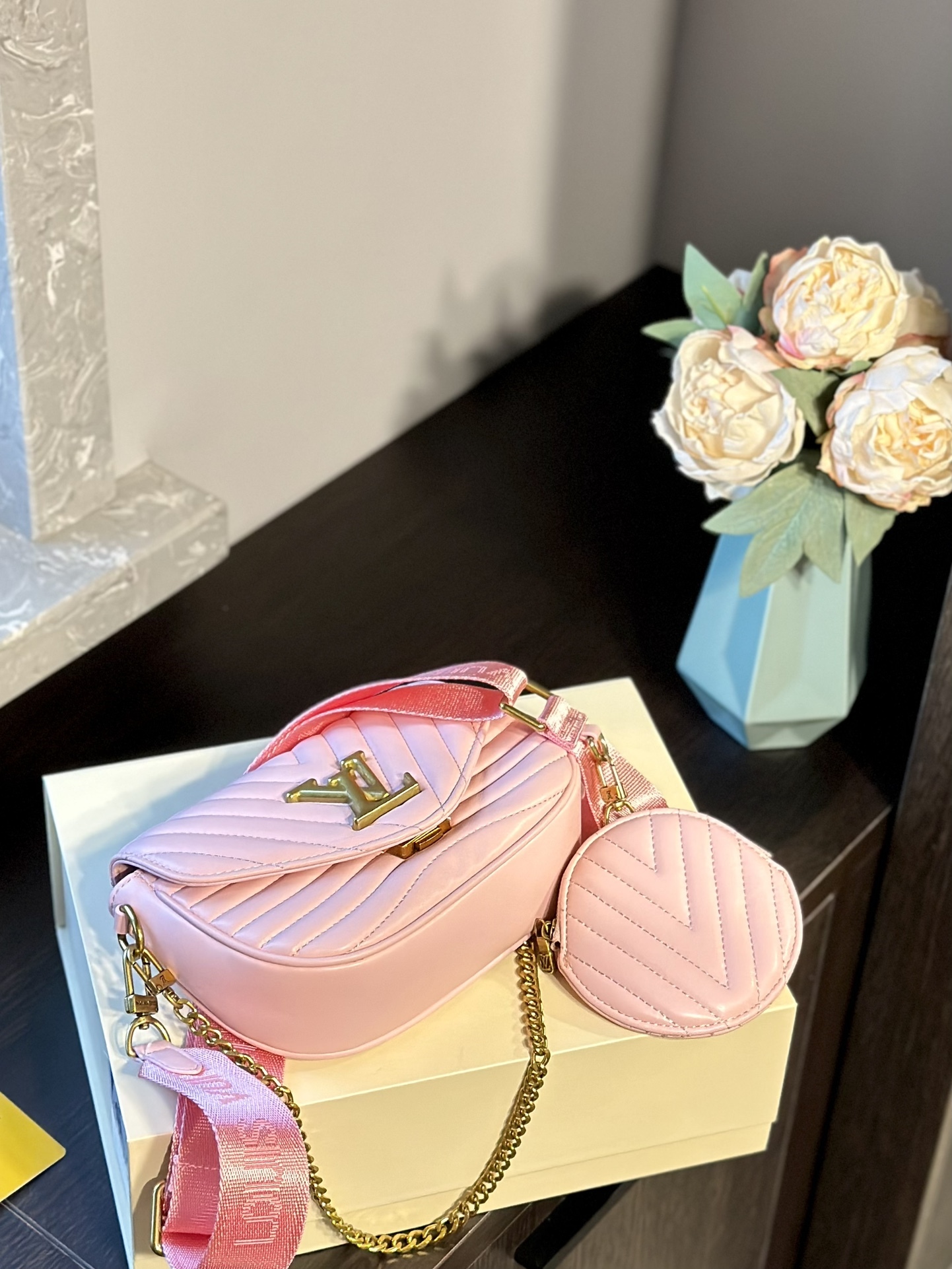 louis-multi-pochette-new-wave-size-21x13x6-5cm-2391