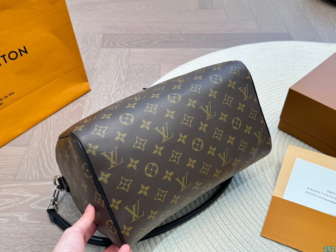 Louis new arrival speedy bag size: 30 * 21 cm