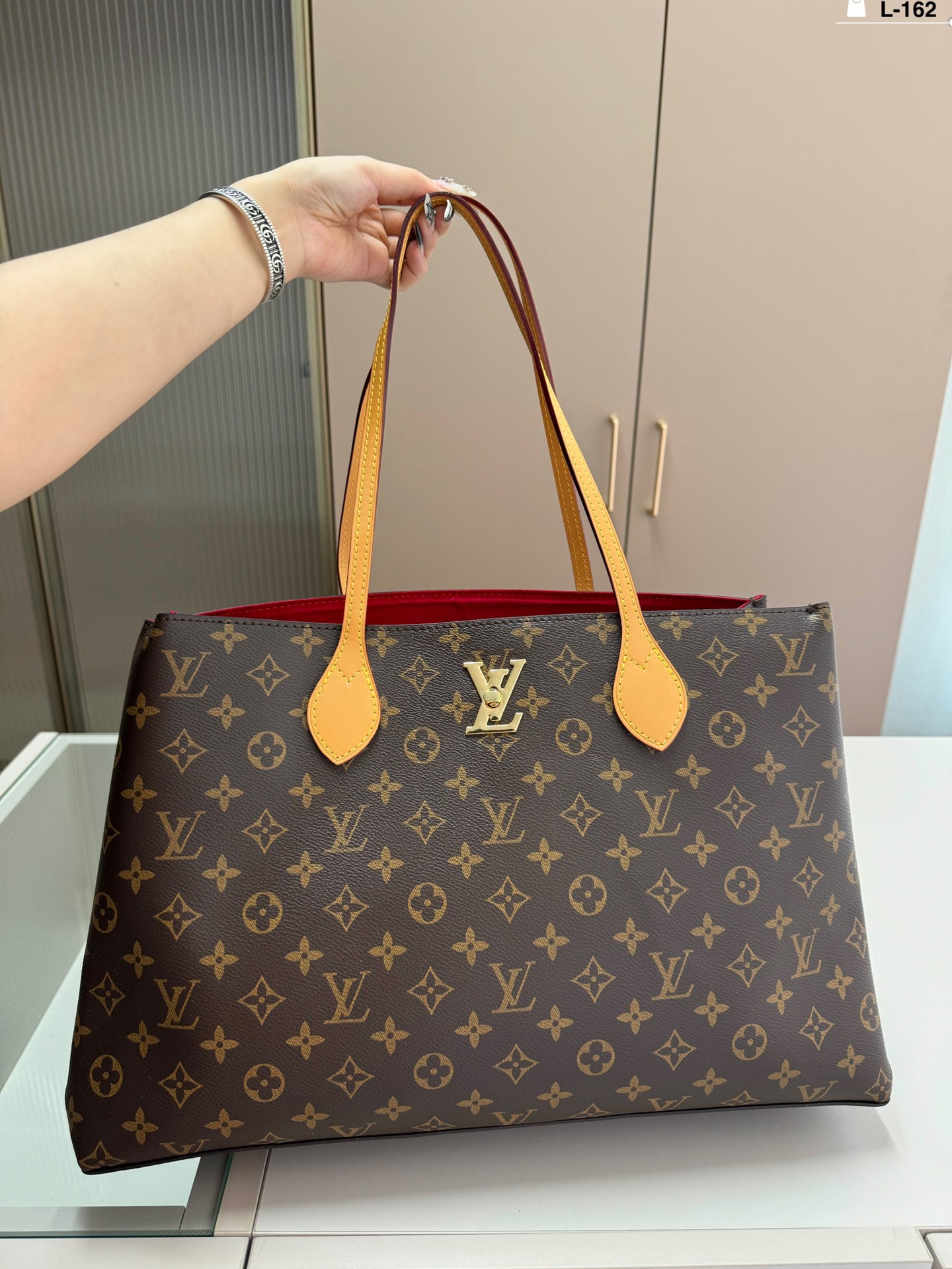 Louis new arrival tote bag size: 43.13.27 cm