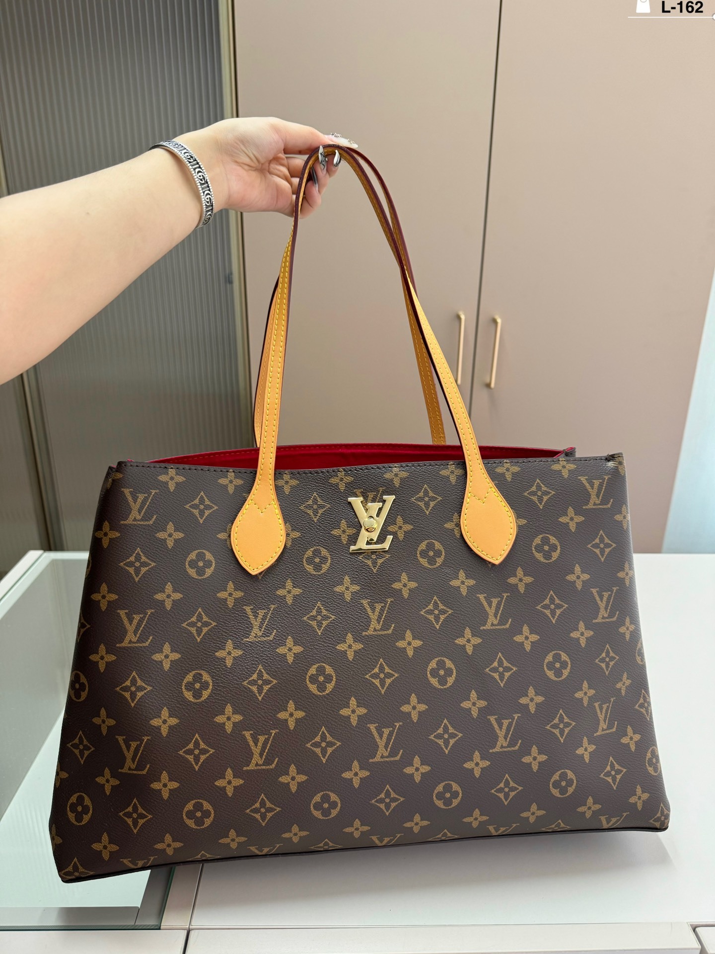 Louis new arrival tote bag size: 43.13.27 cm