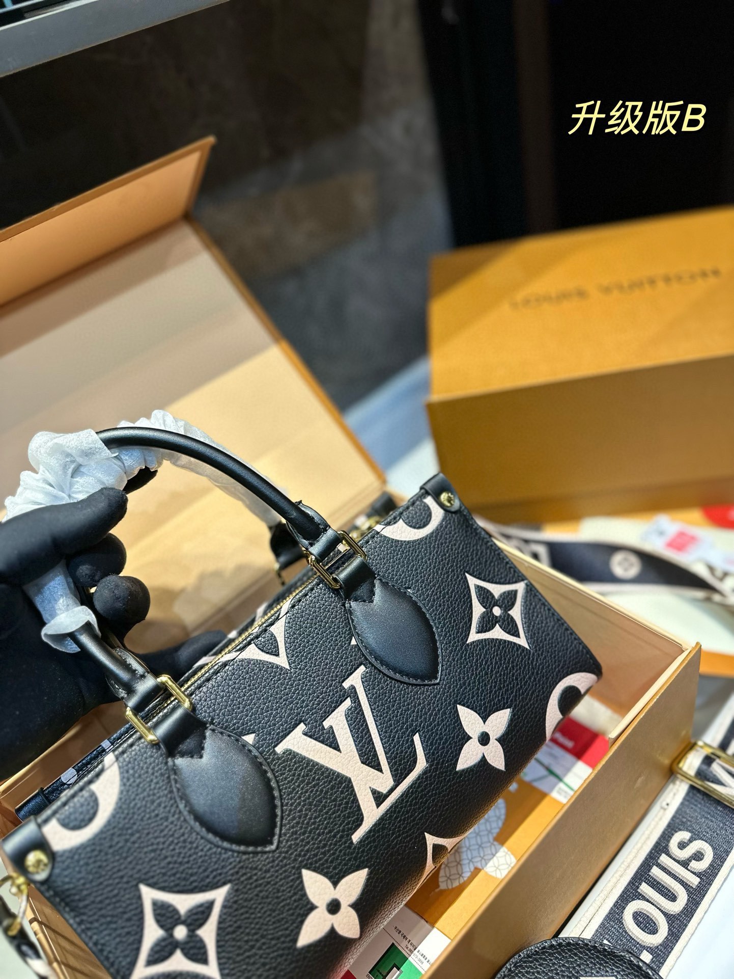 louis-new-arrival-onthego-east-west-bag-size-25-14cm-162