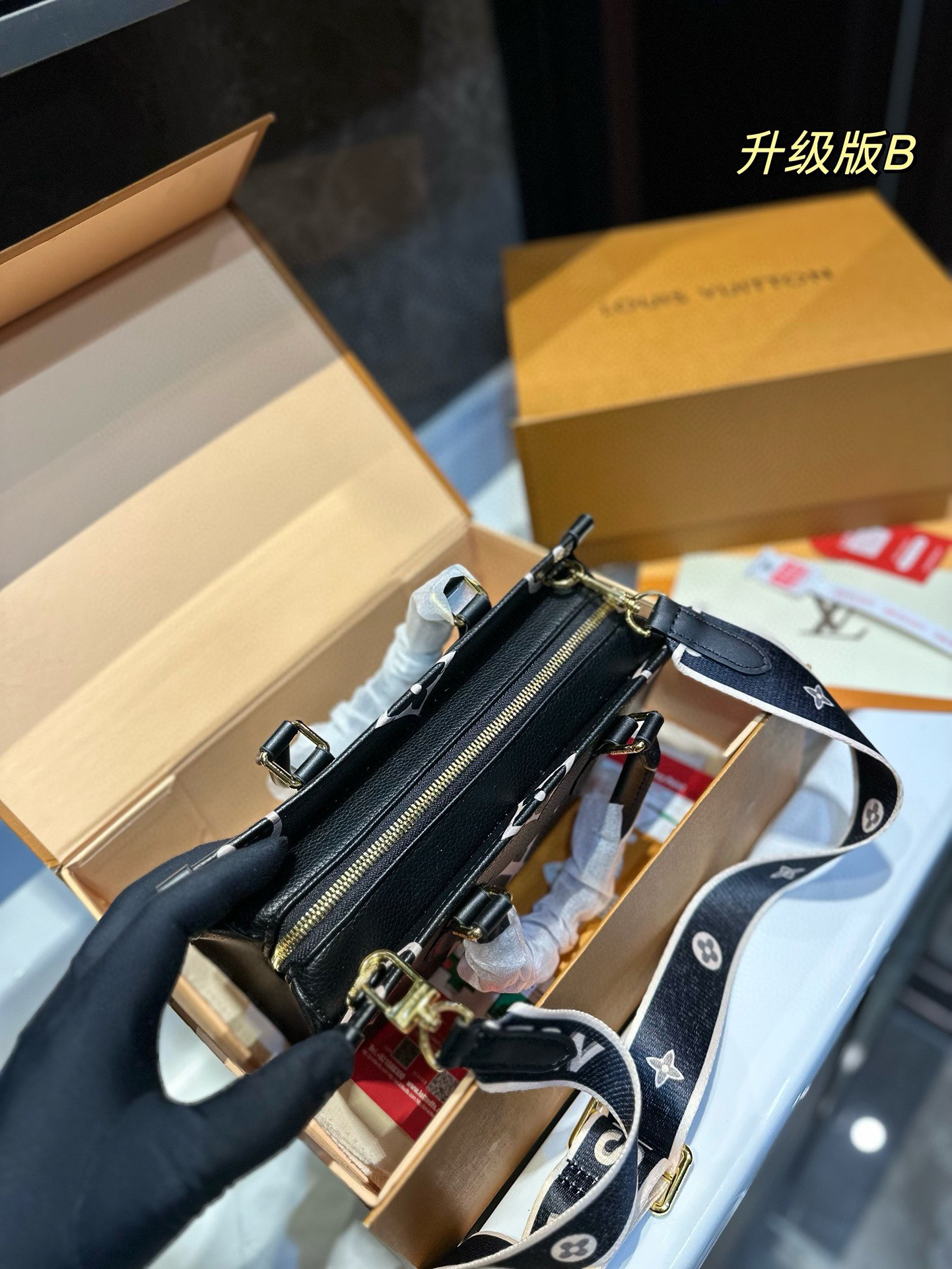 louis-new-arrival-onthego-east-west-bag-size-25-14cm-162