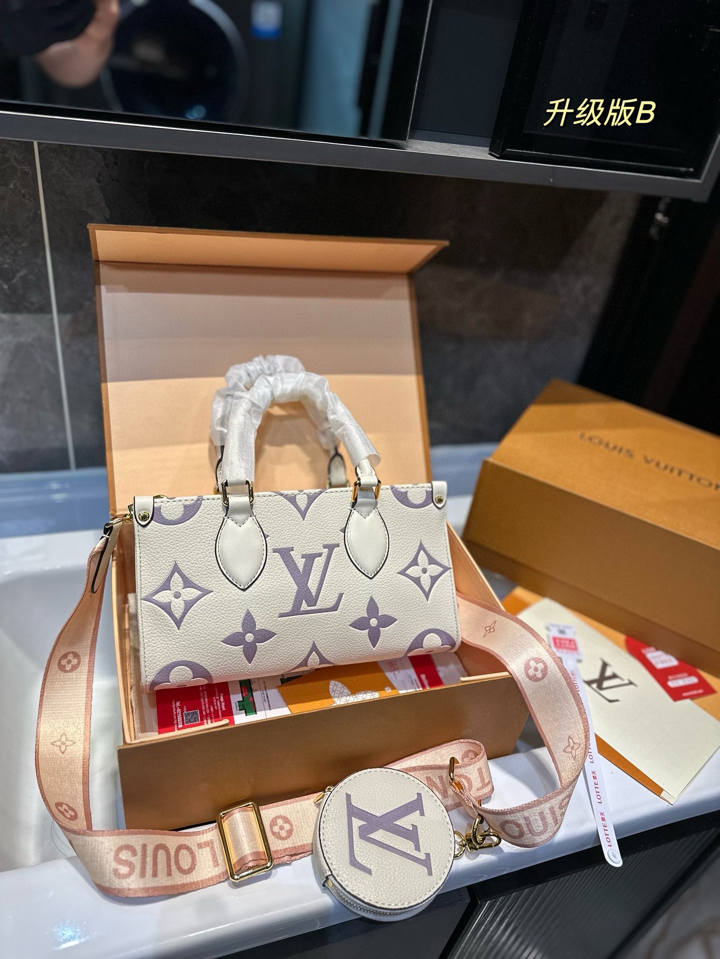 louis-new-arrival-onthego-east-west-bag-size-25-14cm-162