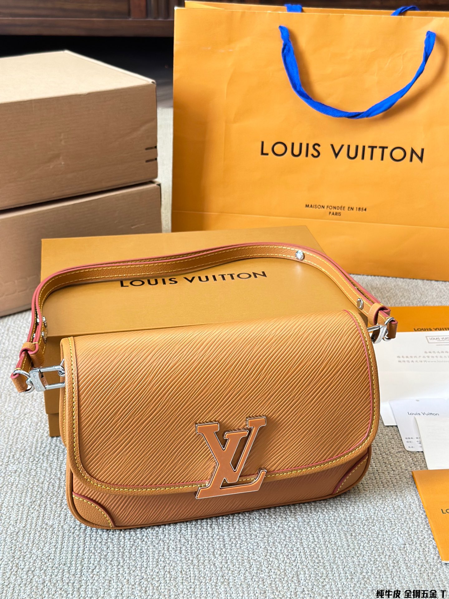 louis-new-arrvial-buci-bag-size-24-5-15-5-9-cm-8918