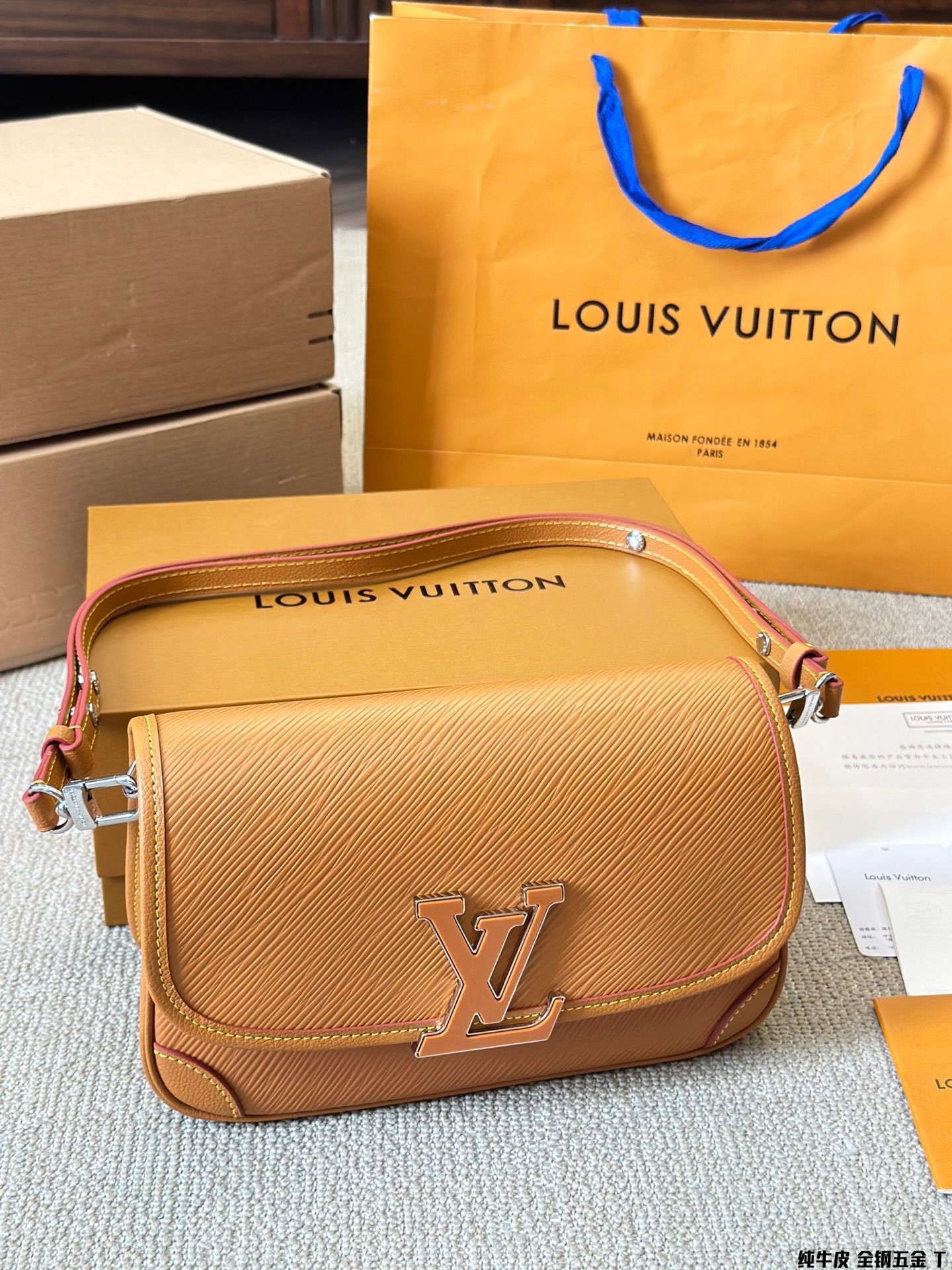 louis-new-arrvial-buci-bag-size-24-5-15-5-9-cm-8918