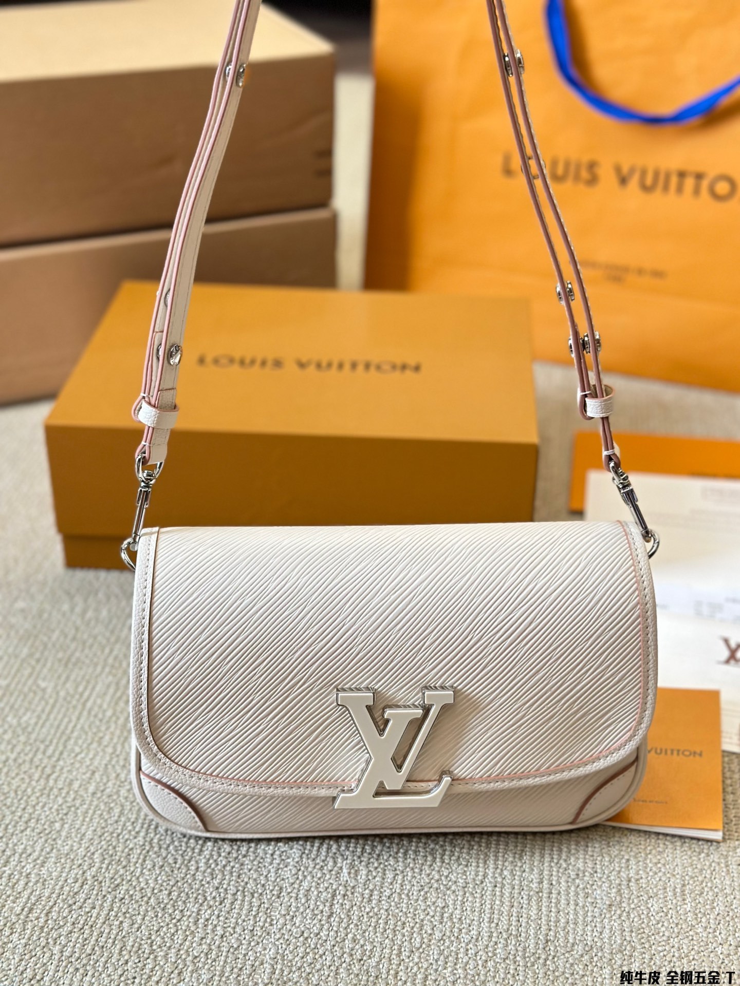 louis-new-arrvial-buci-bag-size-24-5-15-5-9-cm-8918