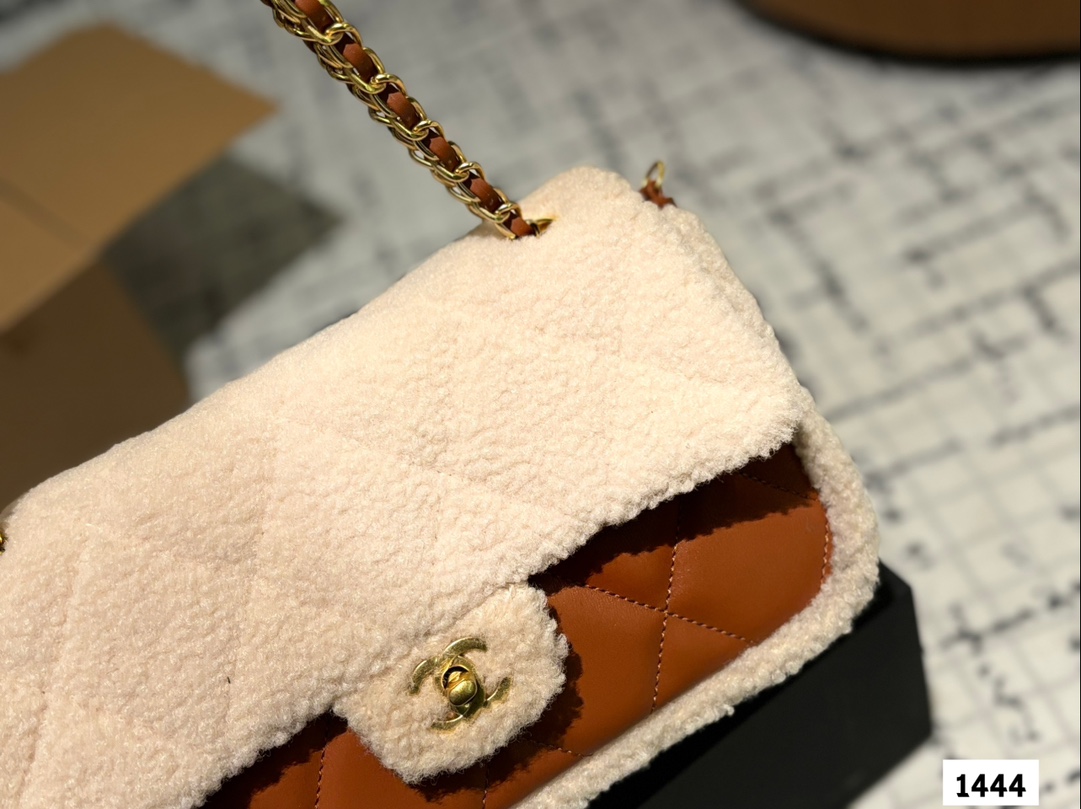 Cc 24K new arrival winter cf bag size: 26*16 cm