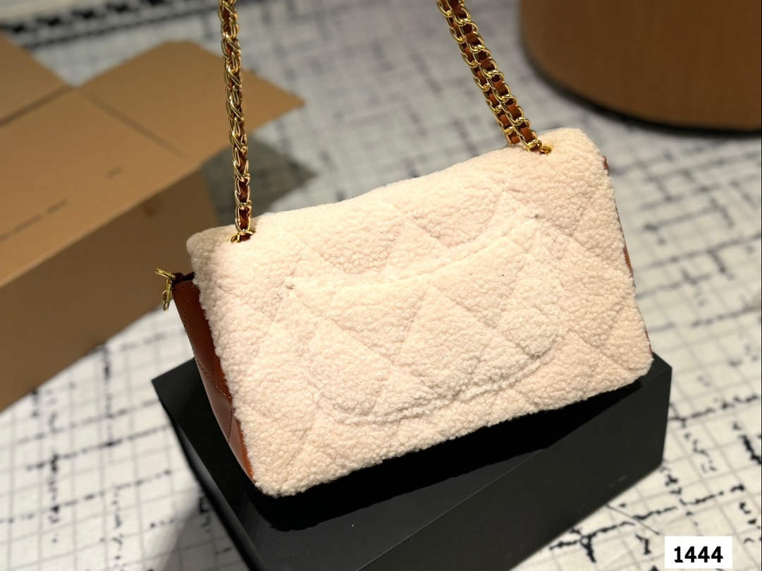 Cc 24K new arrival winter cf bag size: 26*16 cm