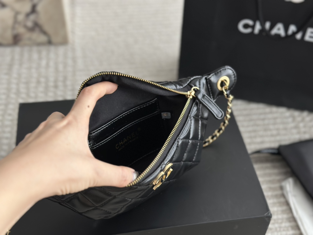 cc-new-arrival-bumbag-crossbody-bag-size-23-13-cm-4682