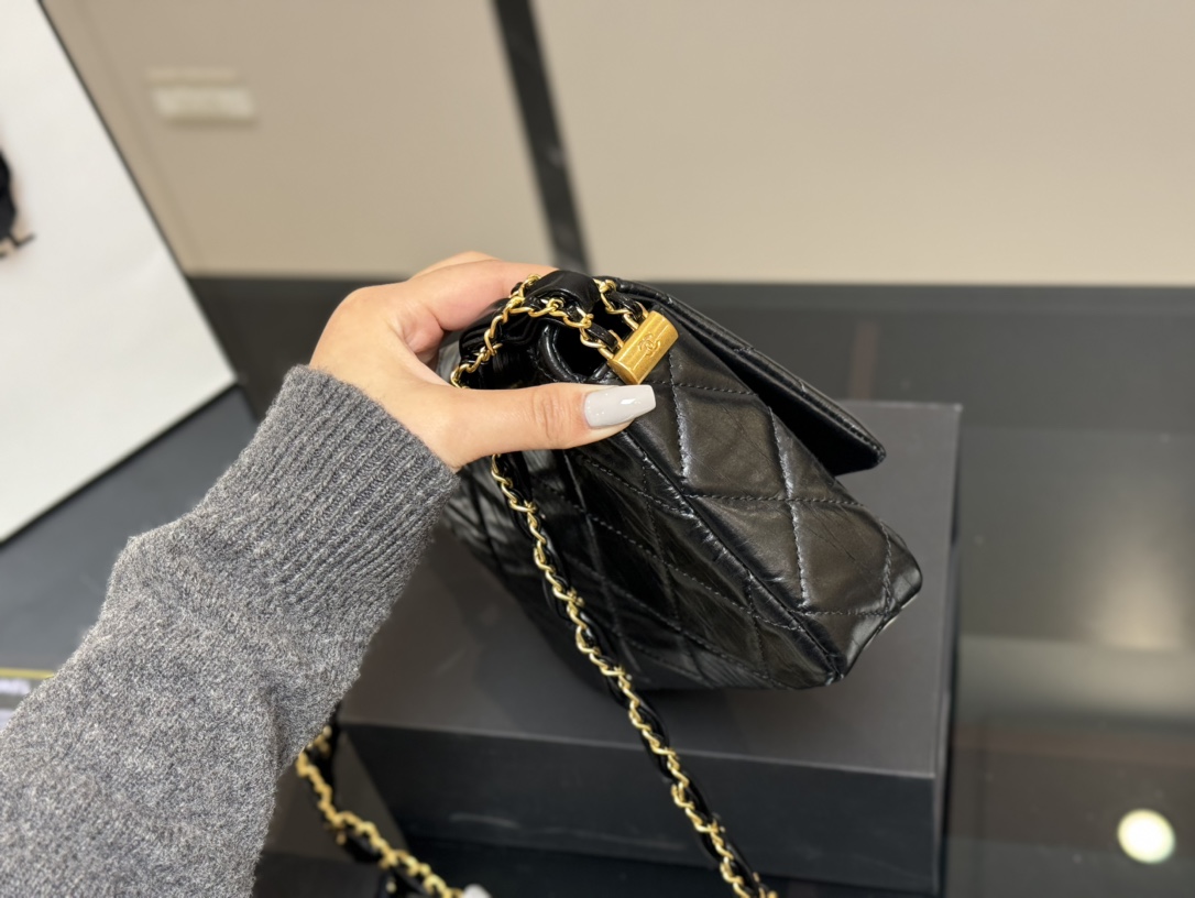 Cc new arrival bag size: 20*15 cm