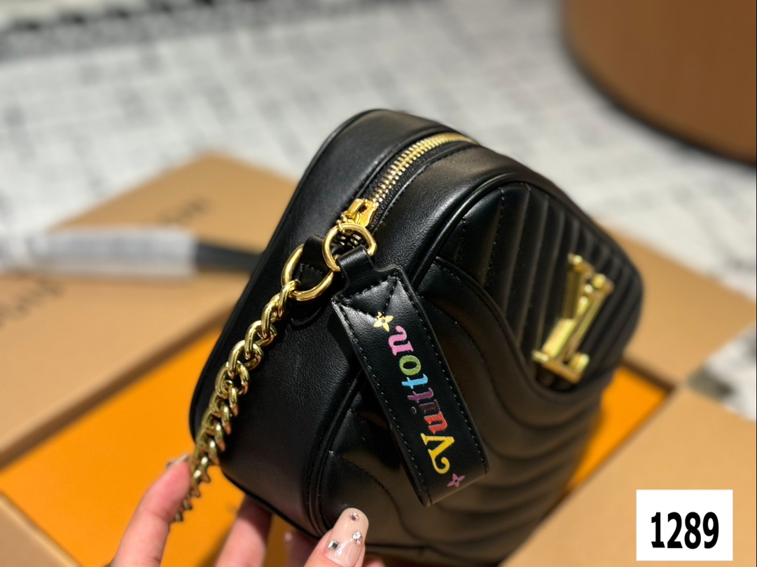 louis-new-arrival-wave-bag-size-23-cm-3598