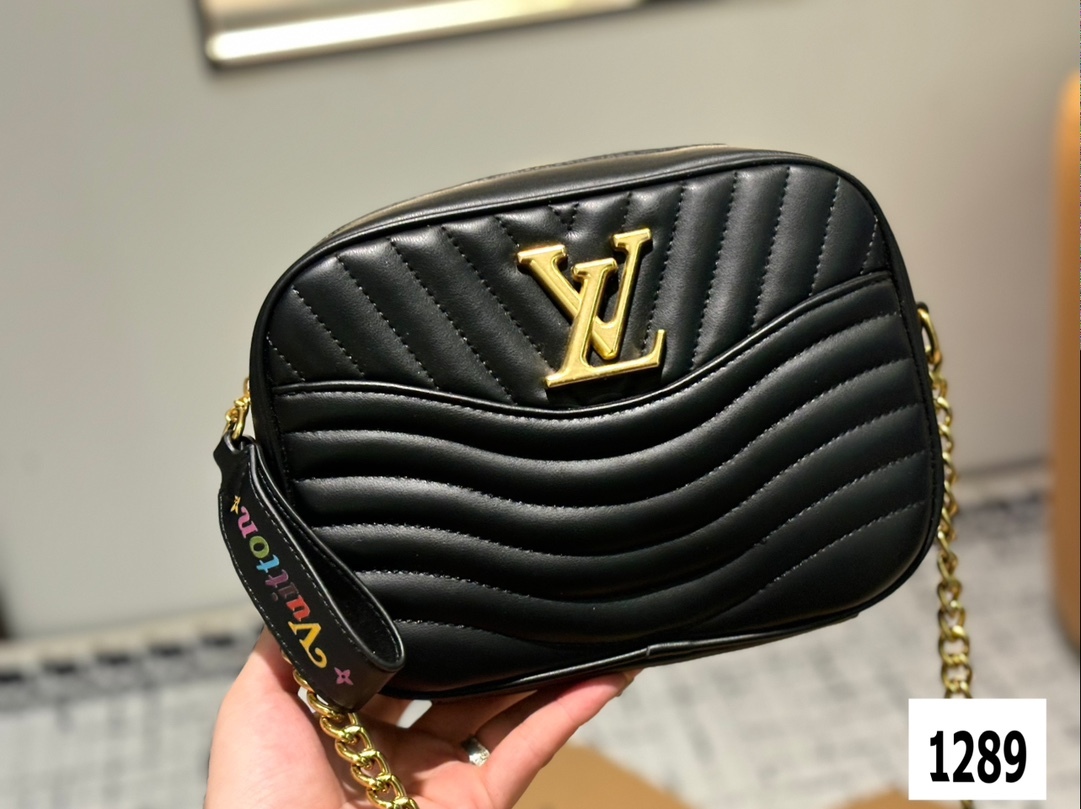 louis-new-arrival-wave-bag-size-23-cm-3598