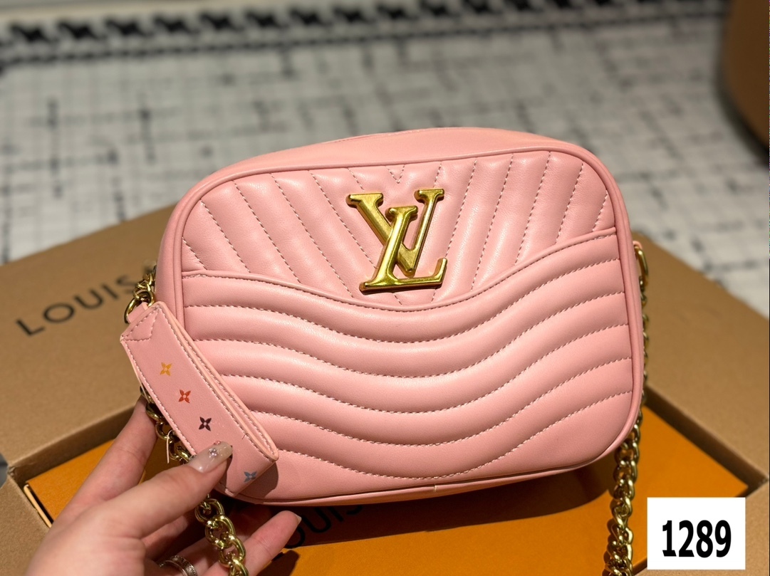 louis-new-arrival-wave-bag-size-23-cm-3598