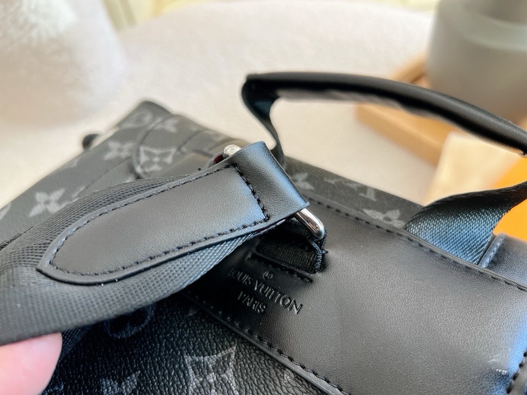 louis-new-arrival-men-backpack-bag-003-size-31-15-45-cm-216