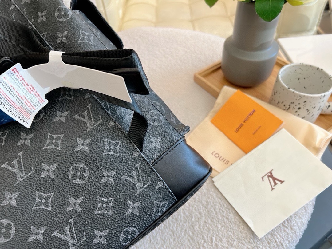 louis-new-arrival-men-backpack-bag-003-size-31-15-45-cm-216