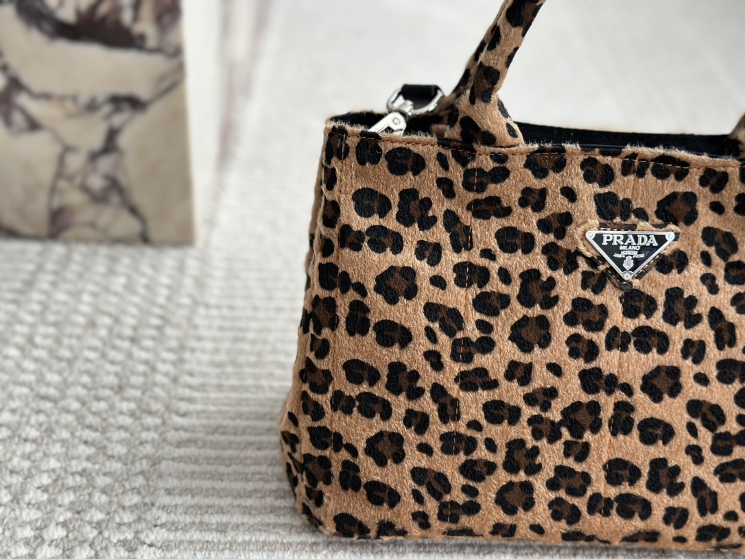 Pra new arrival tote bag 006  size:30 * 20cm