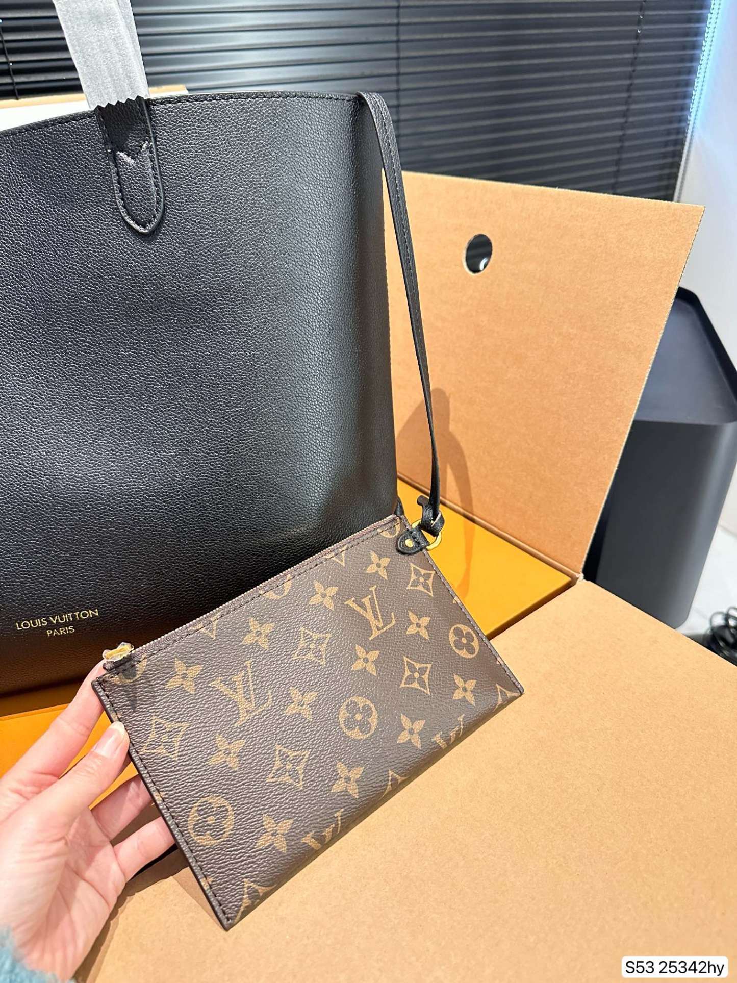 louis-new-arrival-lock-hobo-tote-bag-size-47-31-cm-3516