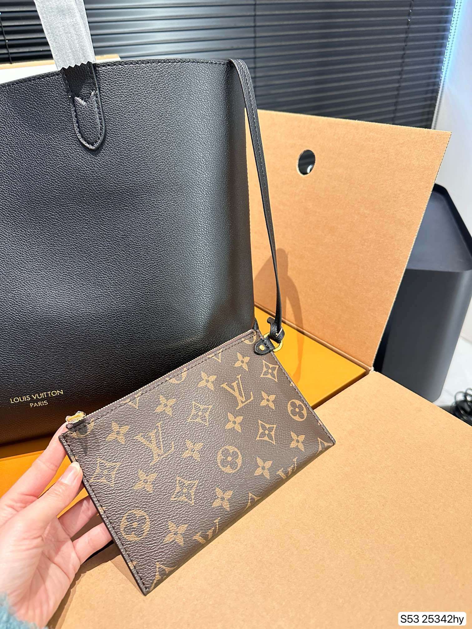 louis-new-arrival-lock-hobo-tote-bag-size-47-31-cm-3516