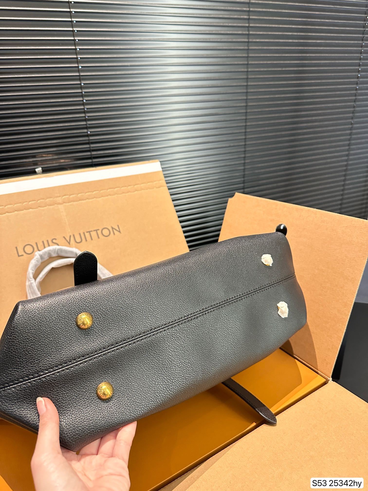 louis-new-arrival-lock-hobo-tote-bag-size-47-31-cm-3516