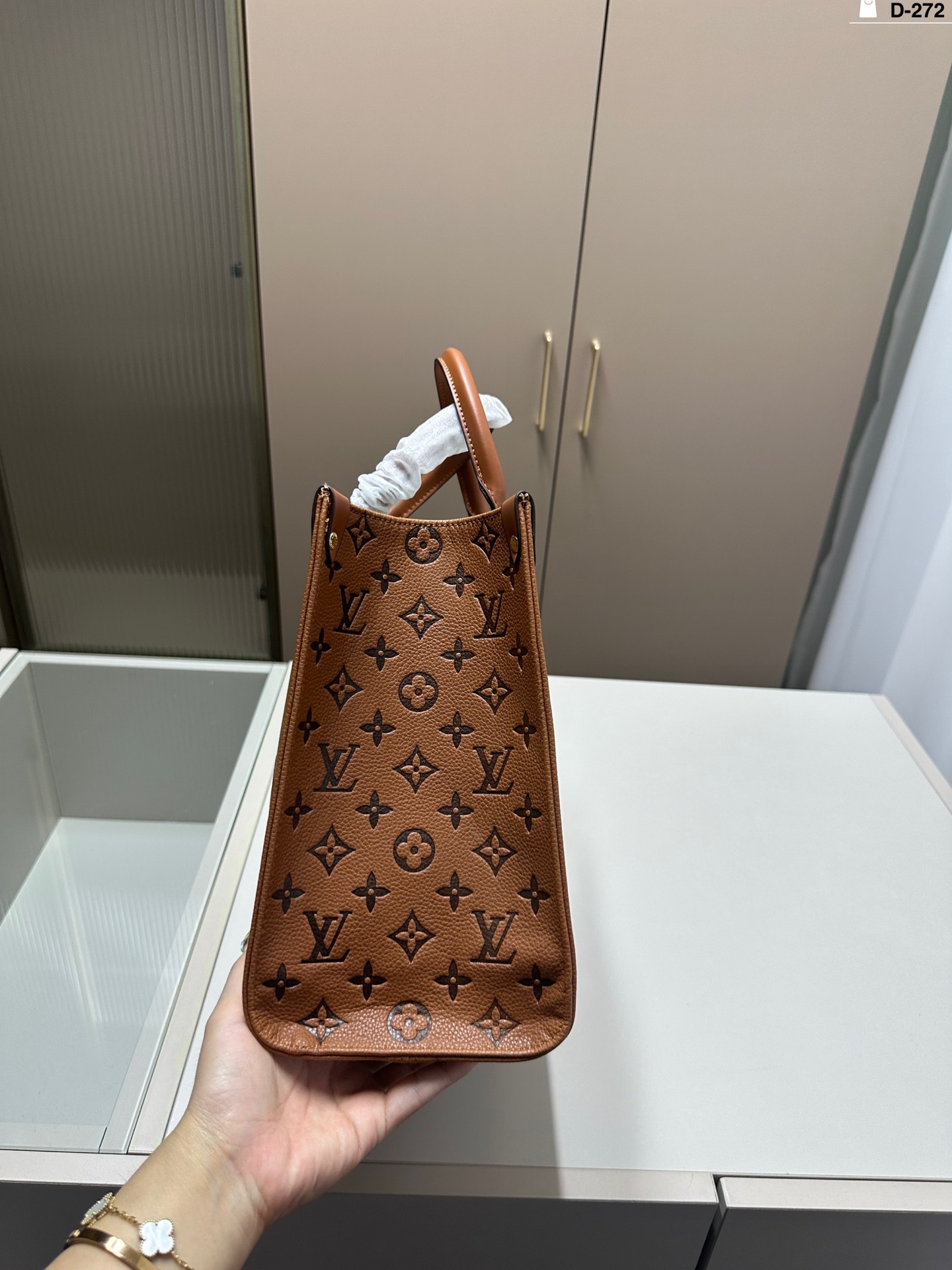 louis-new-arrival-onthego-tote-bag-size-32-15-27-cm-1576