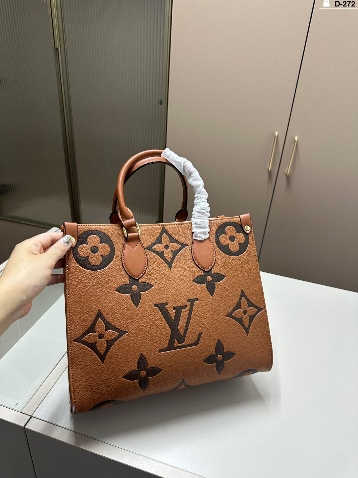 louis-new-arrival-onthego-tote-bag-size-32-15-27-cm-1576