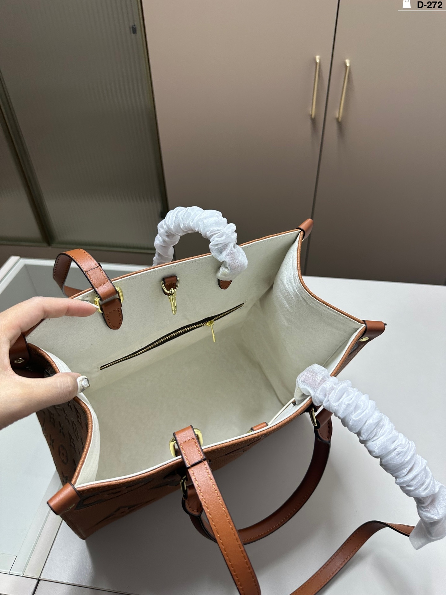 louis-new-arrival-onthego-tote-bag-size-32-15-27-cm-1576