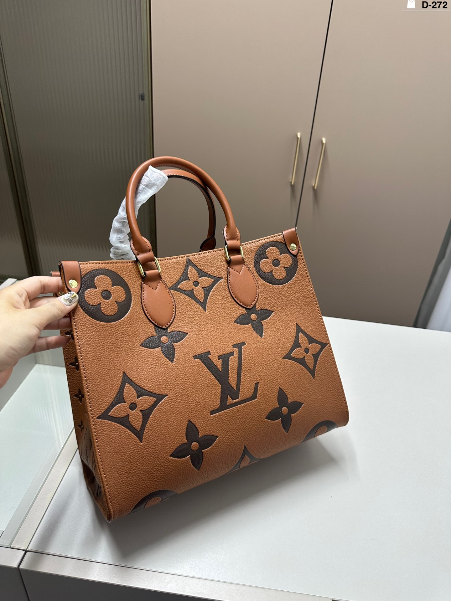 louis-new-arrival-onthego-tote-bag-size-32-15-27-cm-1576