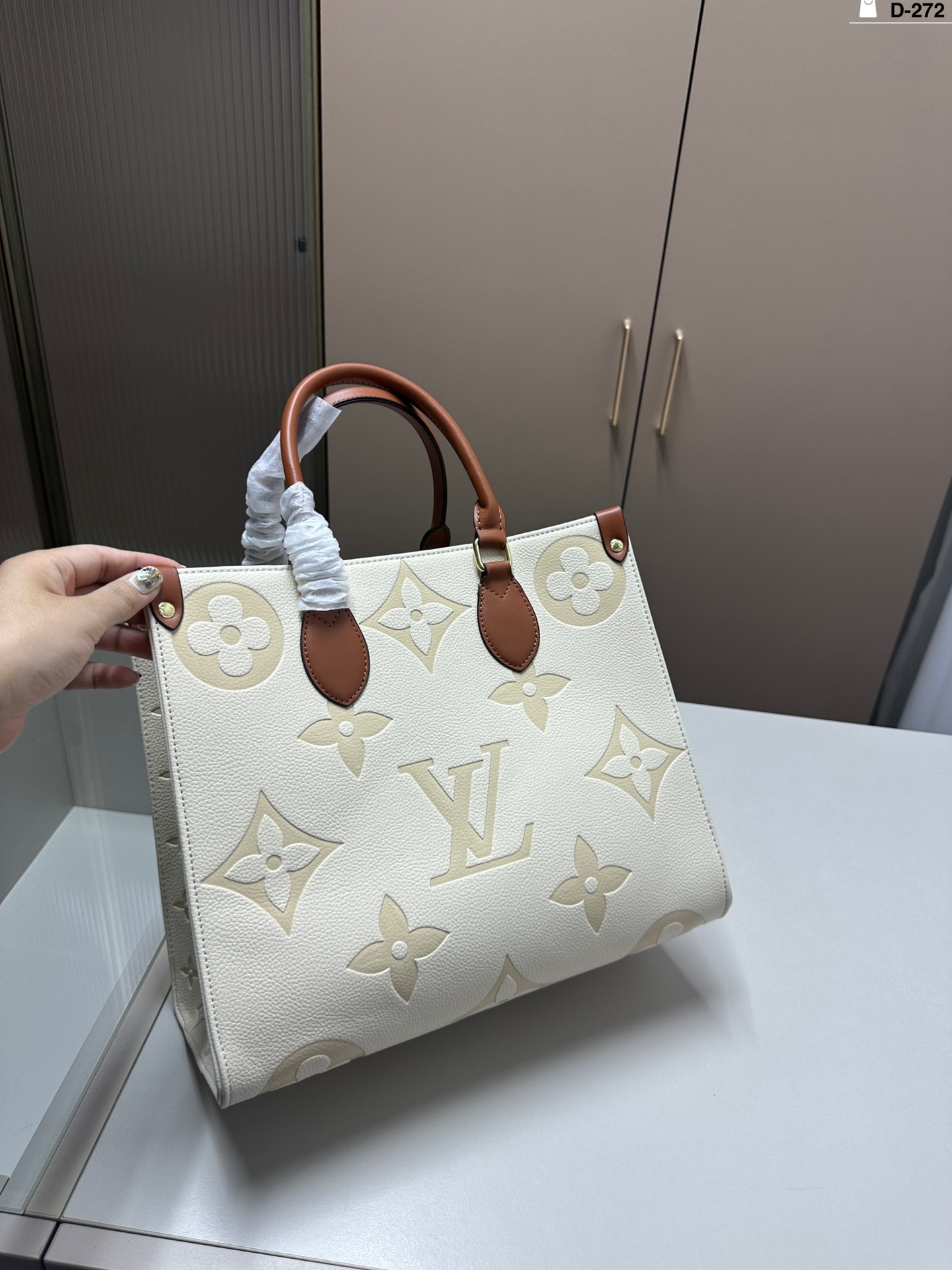 louis-new-arrival-onthego-tote-bag-size-32-15-27-cm-1576