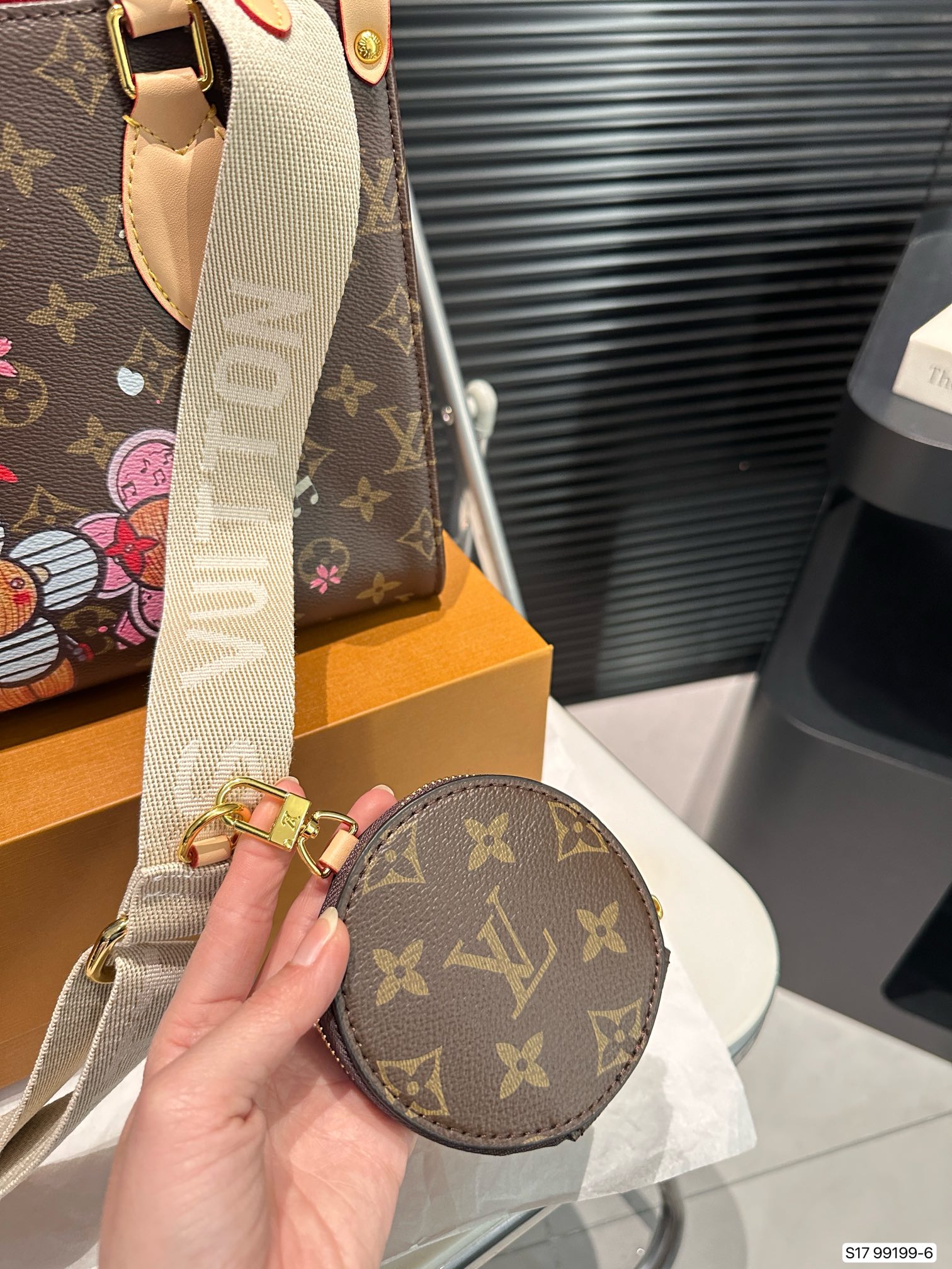 Louis new arrival onthego tote bag size: 25*20 cm