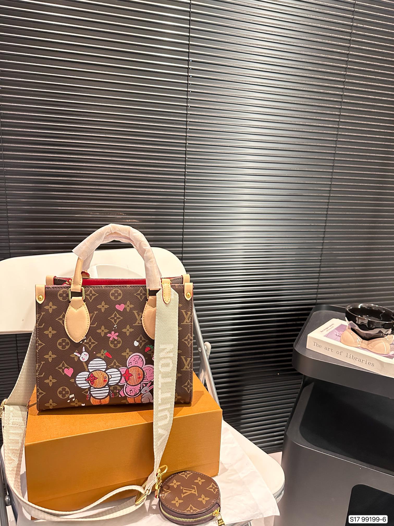 Louis new arrival onthego tote bag size: 25*20 cm