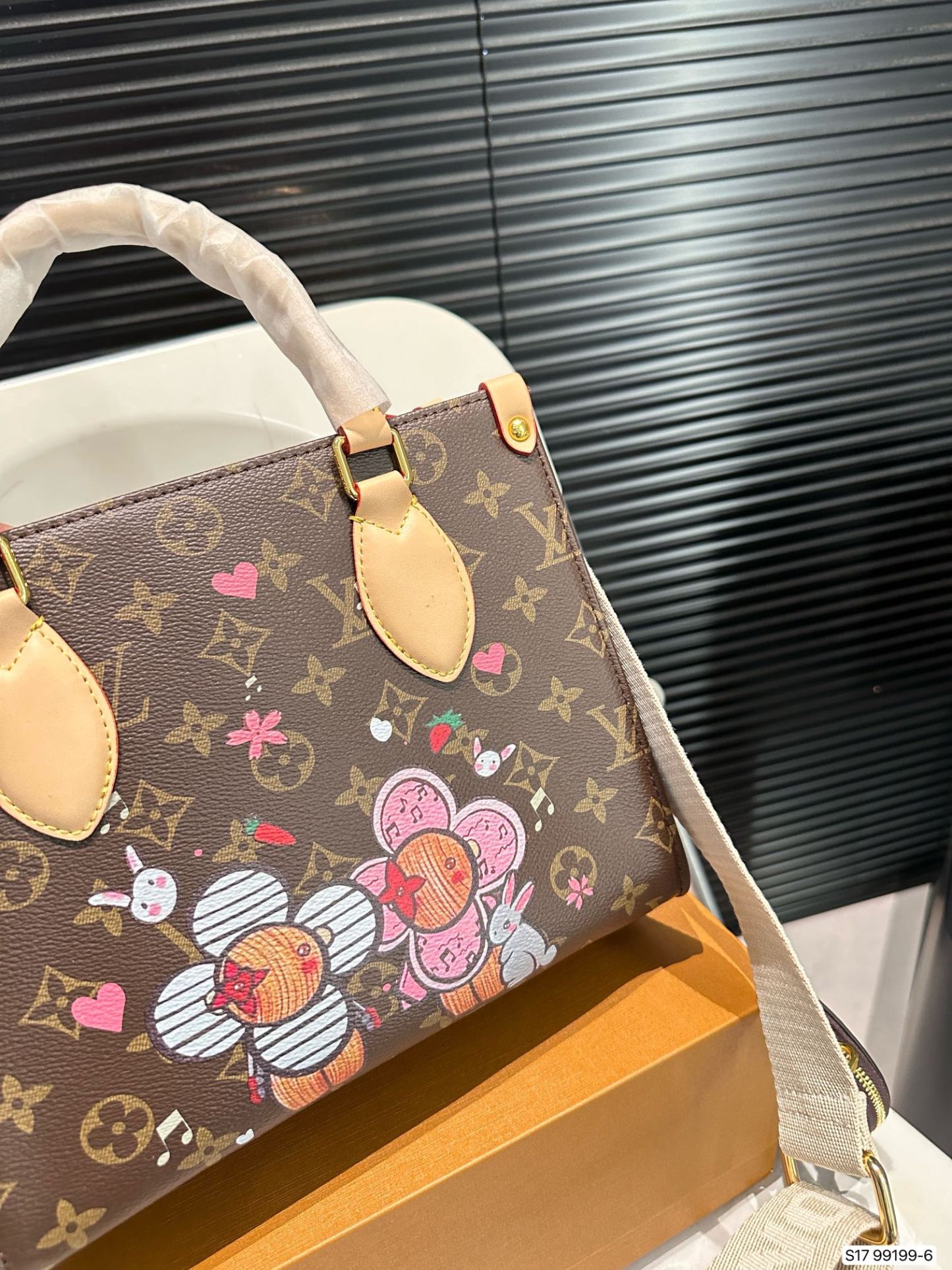 Louis new arrival onthego tote bag size: 25*20 cm