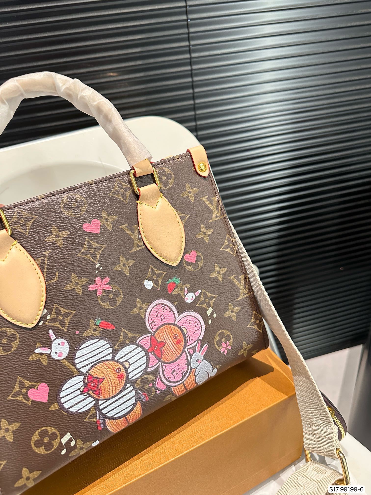 Louis new arrival onthego tote bag size: 25*20 cm