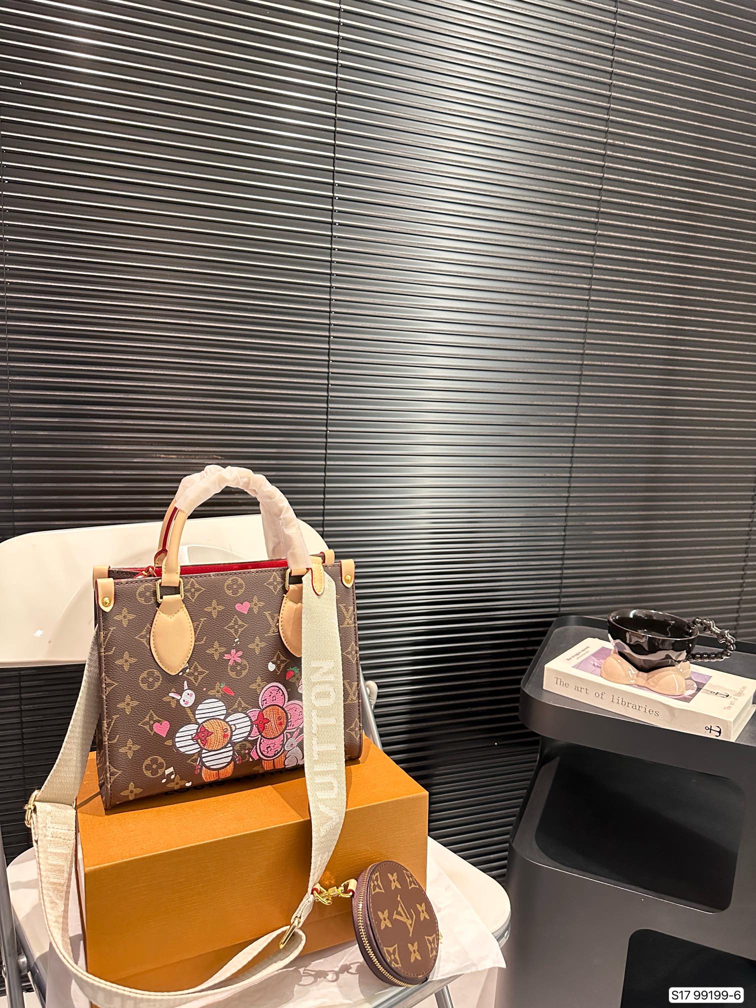 Louis new arrival onthego tote bag size: 25*20 cm