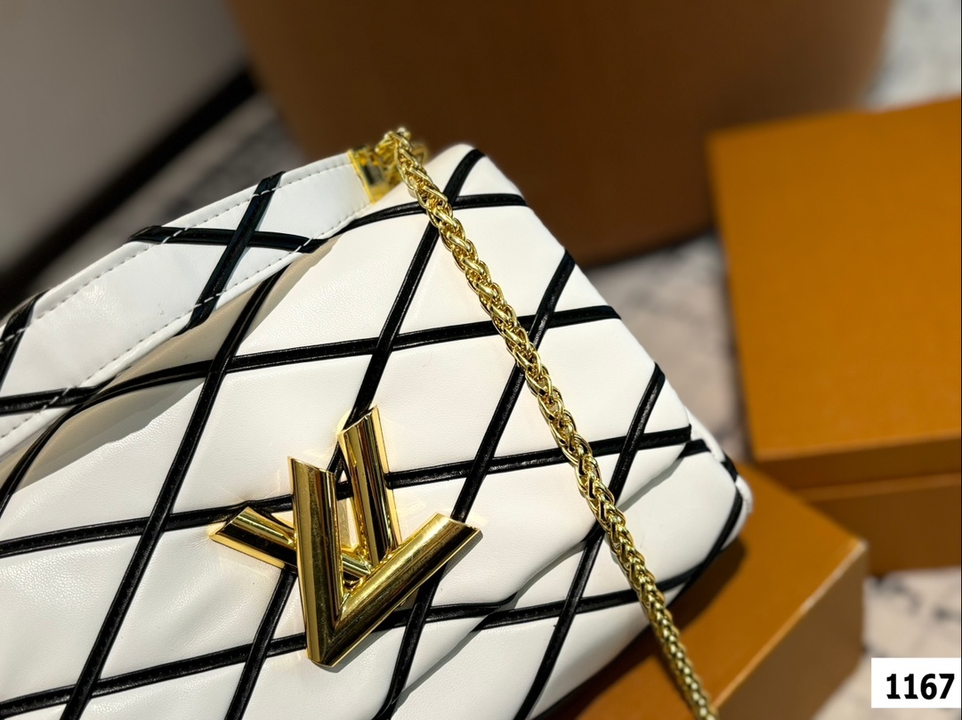 louis-new-arrival-twist-bag-size-22-13-cm-1548