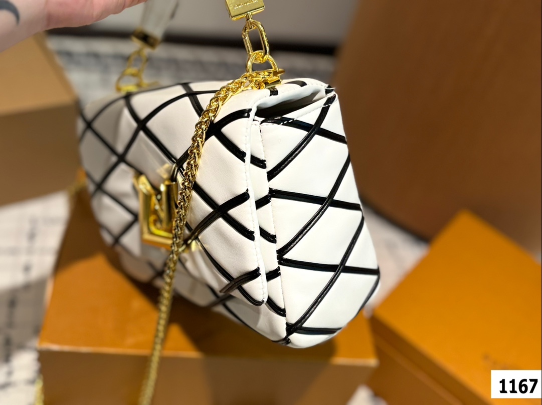 louis-new-arrival-twist-bag-size-22-13-cm-1548