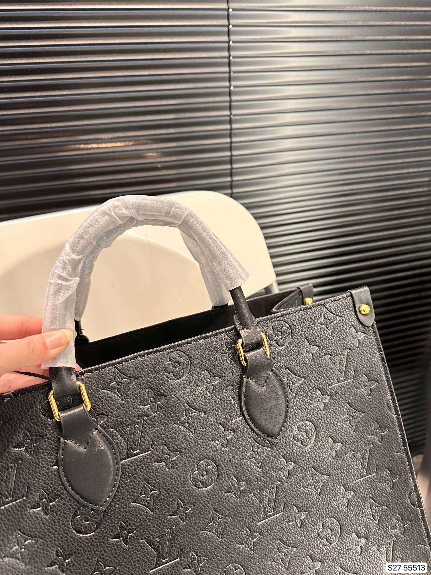 louis-new-arrival-onthego-tote-bag-size-34-27-cm-2879