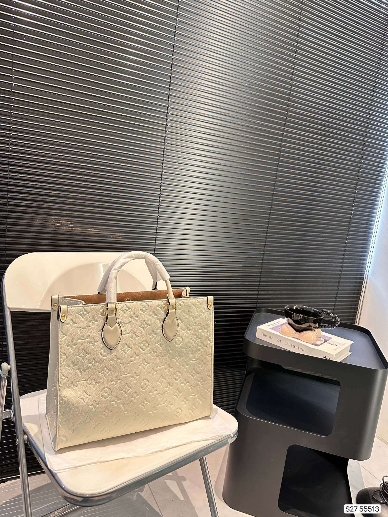 louis-new-arrival-onthego-tote-bag-size-34-27-cm-2879