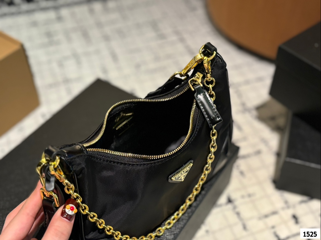 Pra new arrival hobo bag size:22 * 16cm