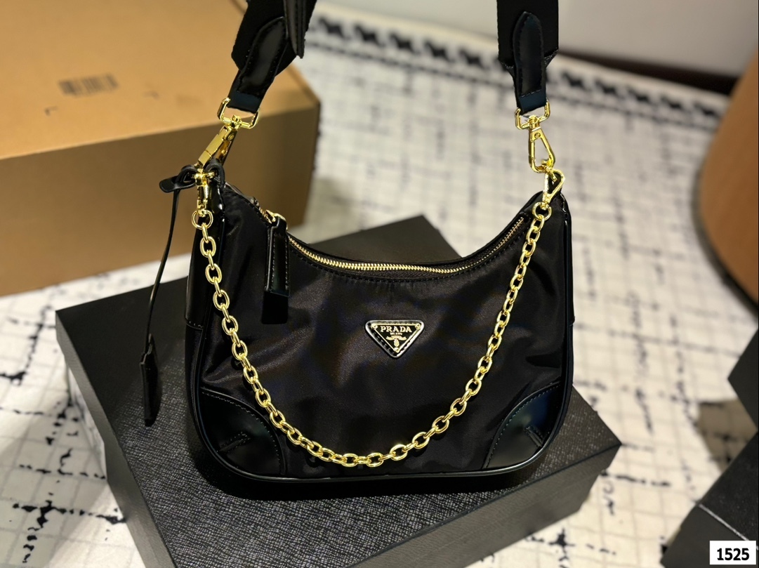 Pra new arrival hobo bag size:22 * 16cm