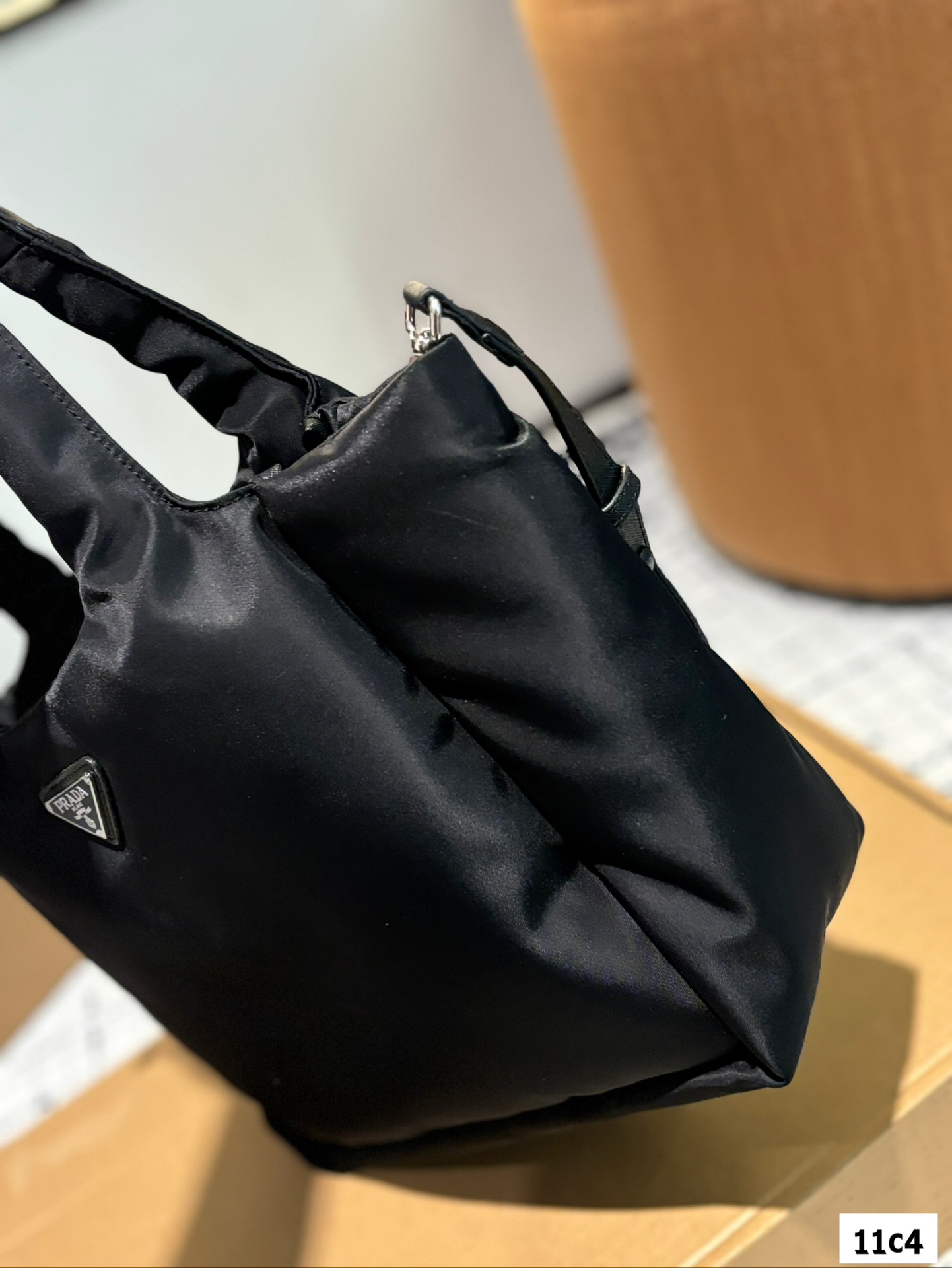 Pra new arrivla bucket tote bag size:30 * 26 cm