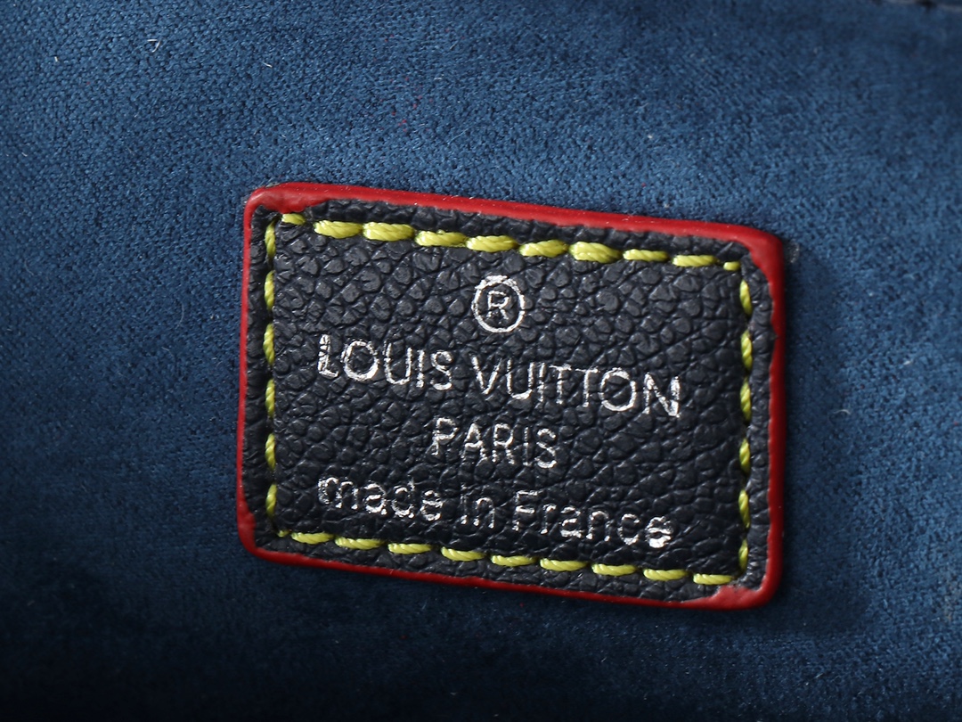 louis-new-arrival-twist-tote-bag-size-30-22-13-cm-335